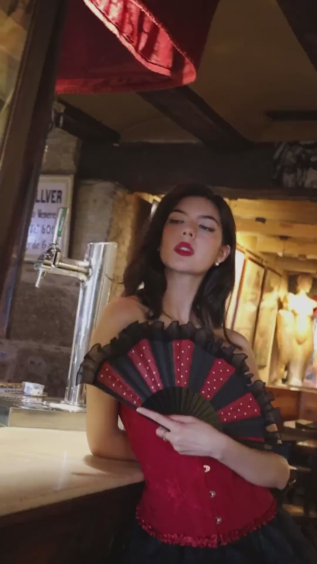 Khu Khu  Moulin Rouge Hand-fan Collection - Fantastique hand-fans that you can-can.