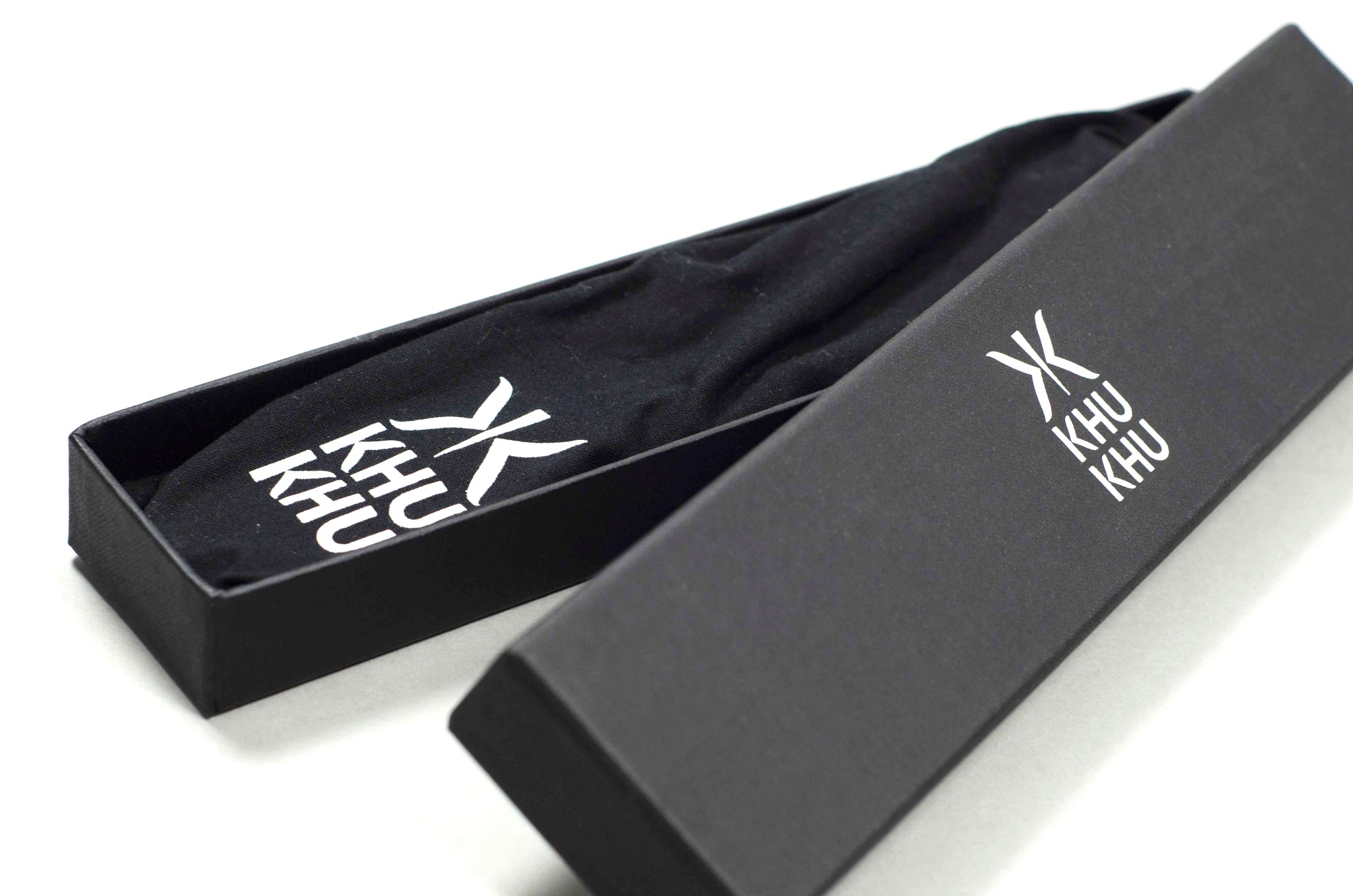 Khu Khu luxury bespoke hand-fan box with view of lid off and cotton travel bag inside.